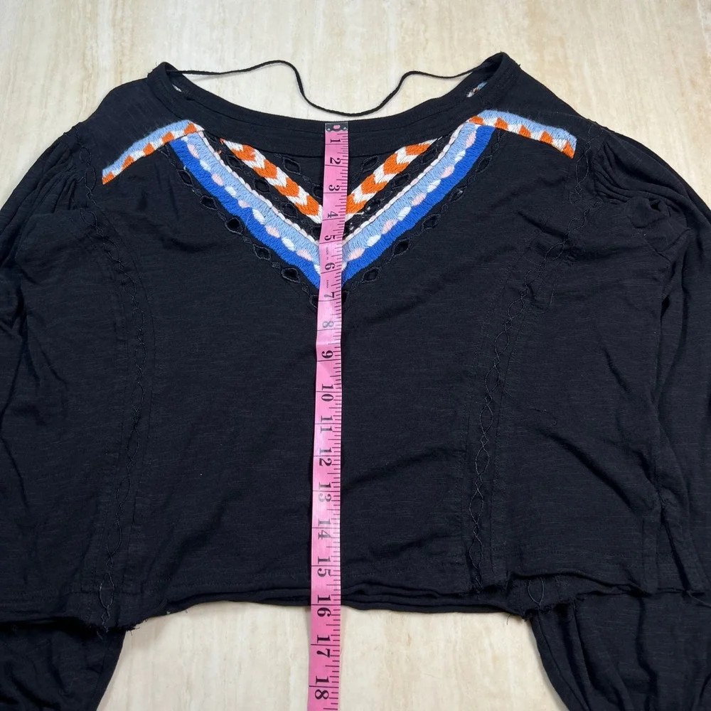 Free People Black Embroidered V Neck Long Sleeve Boho Cropped Top Shirt Size S